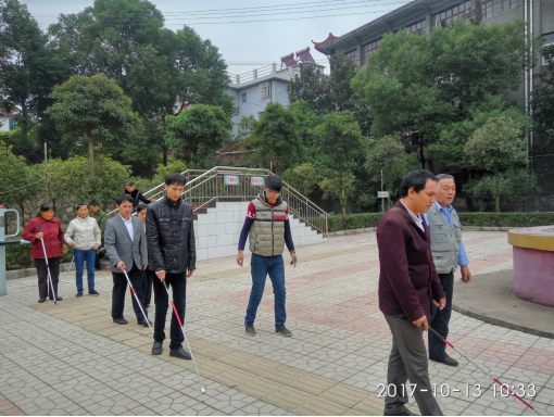 天元区残联举办区盲人定向行走比赛