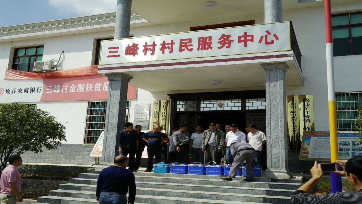 丫江桥镇三峰村多项措施落实 “双责地毯式” 秋冬季动物防疫
