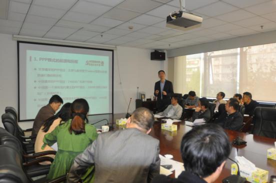 市国资委举办中心组扩大学习暨“两学一做”学习教育专家讲座