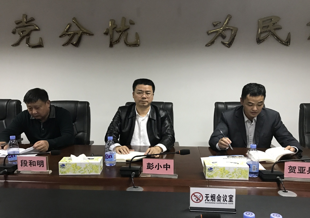 喜迎十九大 市信访局组织机关全体干部观看开幕式以及讨论观后感