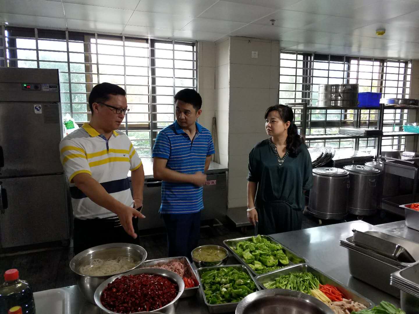 攸县食品药品工商质量监督管理局筑牢食品药品安全防线 喜迎十九大胜利召开
