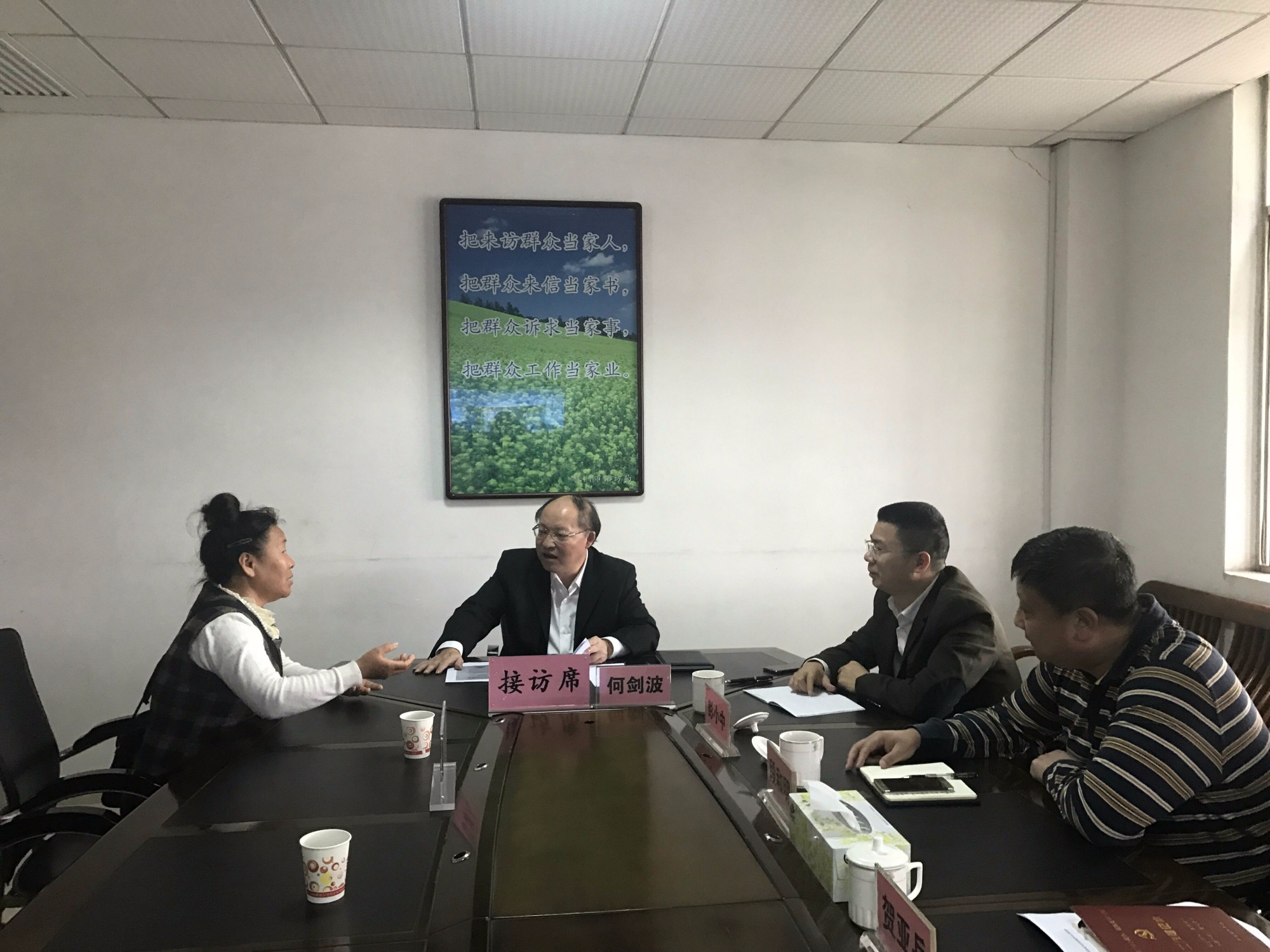 株洲市委常委、常务副市长何剑波现场接访解民忧