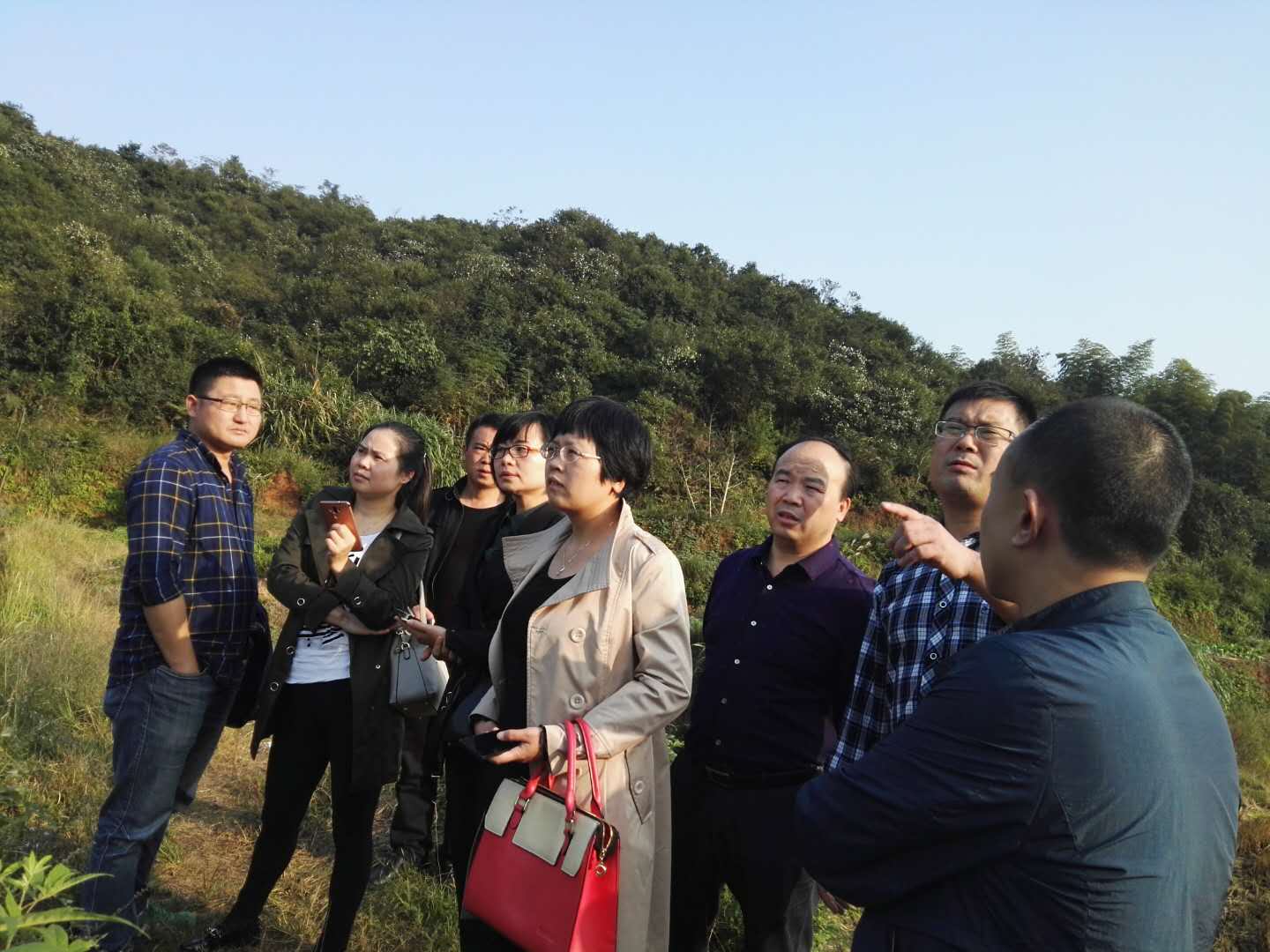 推移风易俗 倡文明殡葬 _区民政局组织进行简易型公墓选址工作