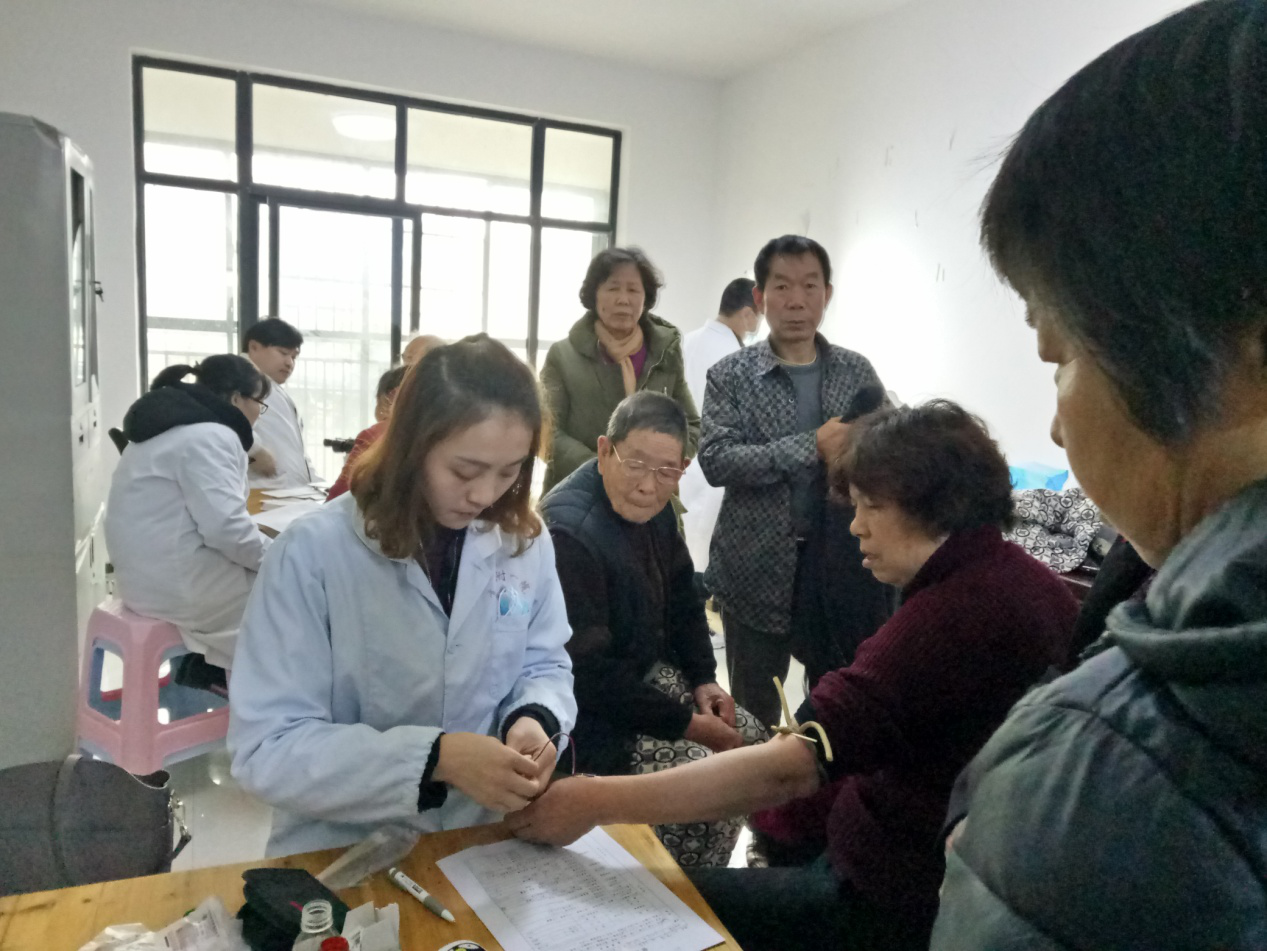龙泉街道社区卫生服务中心到古大桥社区开展定期义诊