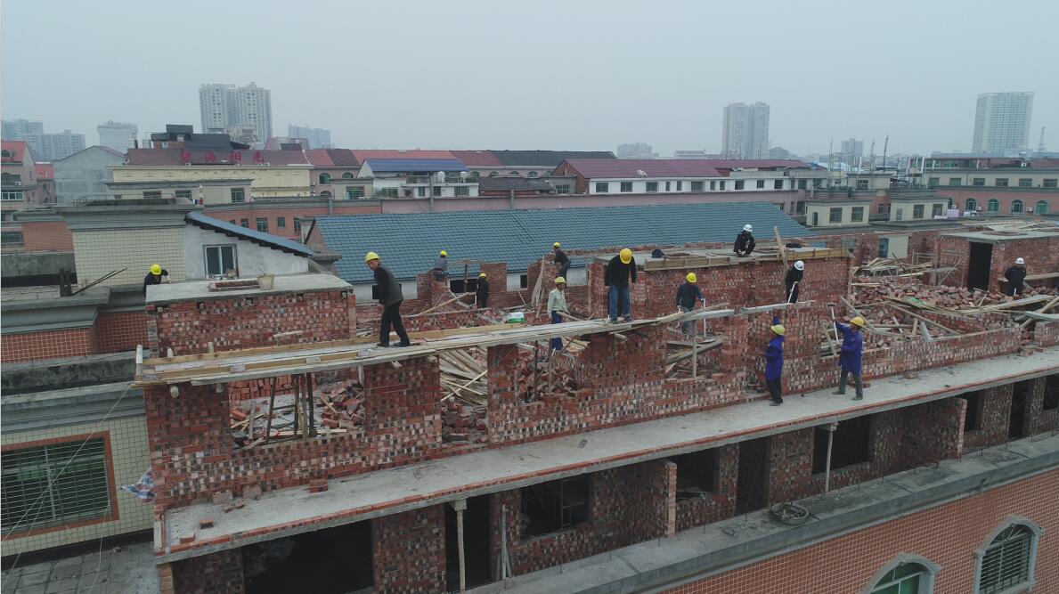 严密监管 拆除典型违建