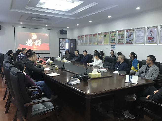 贺家土街道机关支部集中组织观看专题片《榜样》