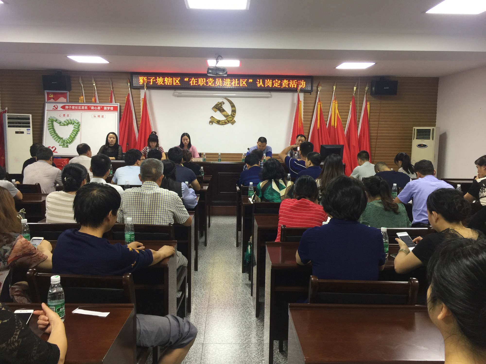 来龙门街道：在职党员进社区 服务群众零距离（图）