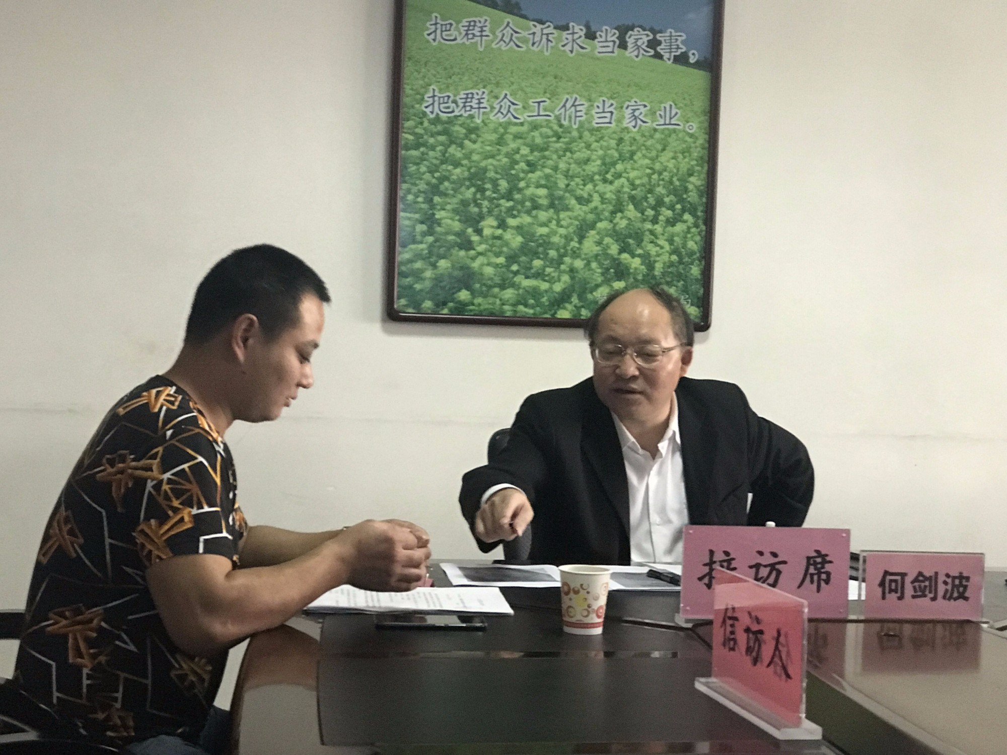 株洲市委常委、常务副市长何剑波现场接访解民忧