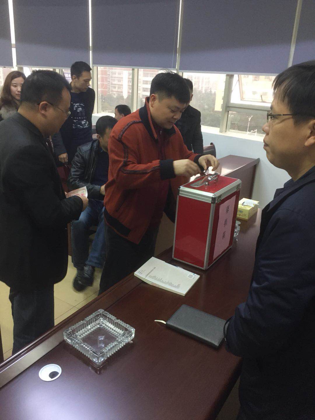 旅投公司举行扶贫帮困捐款捐物活动