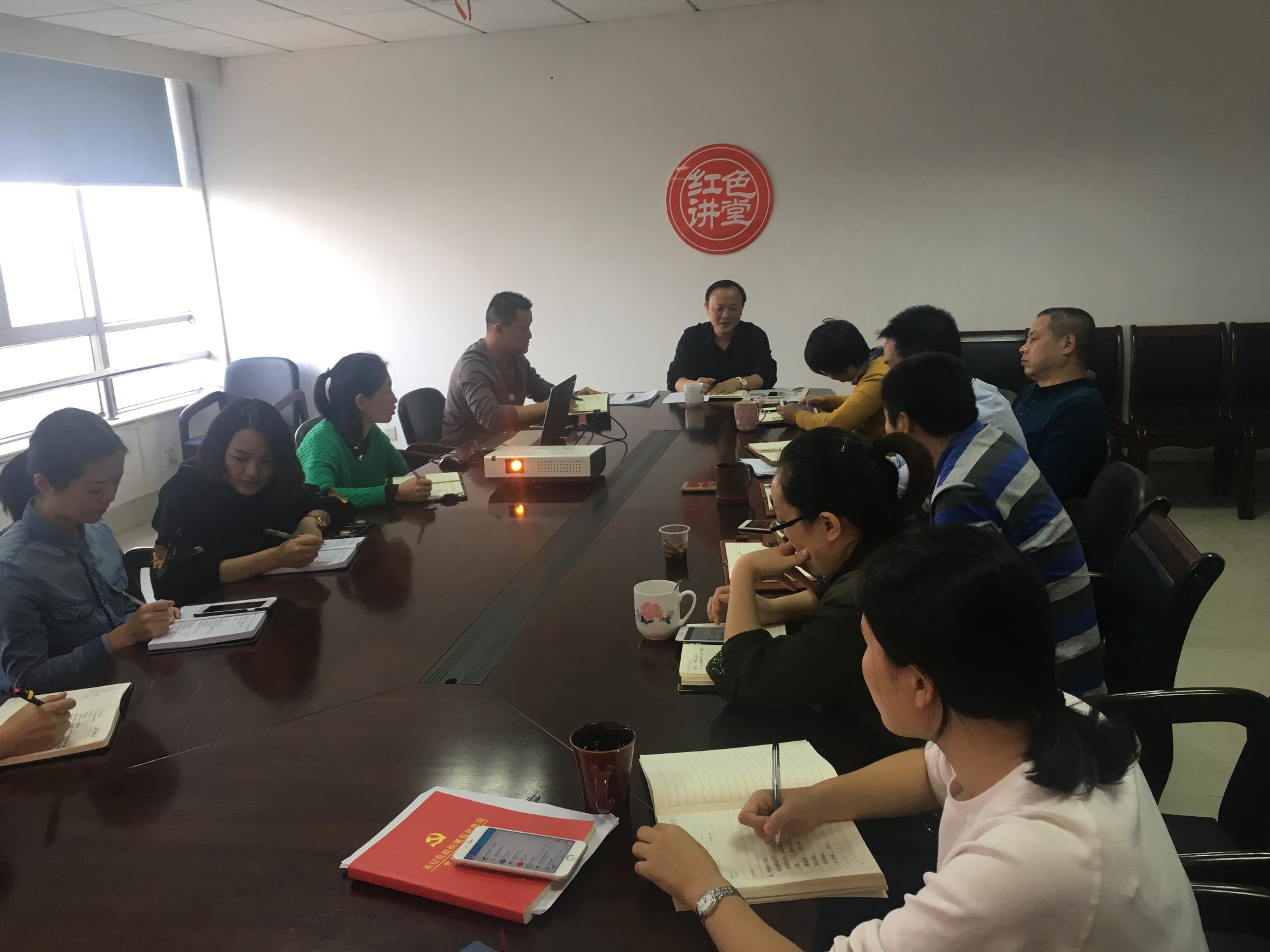 区商务和粮食局机关党支部开展11月份主题党日活动