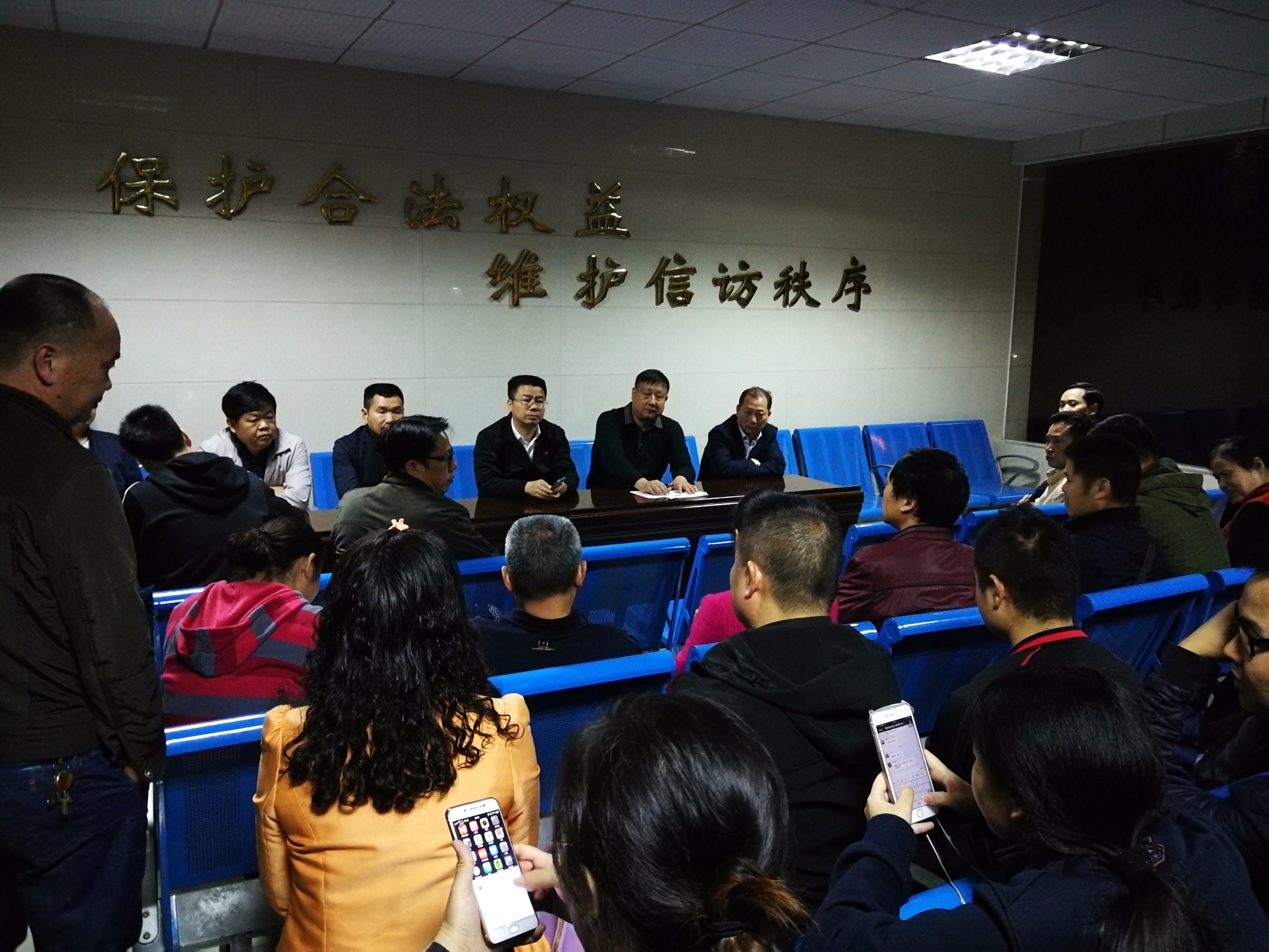 株洲市信访局"马上就办"及时解决问题小区业主送锦旗致谢