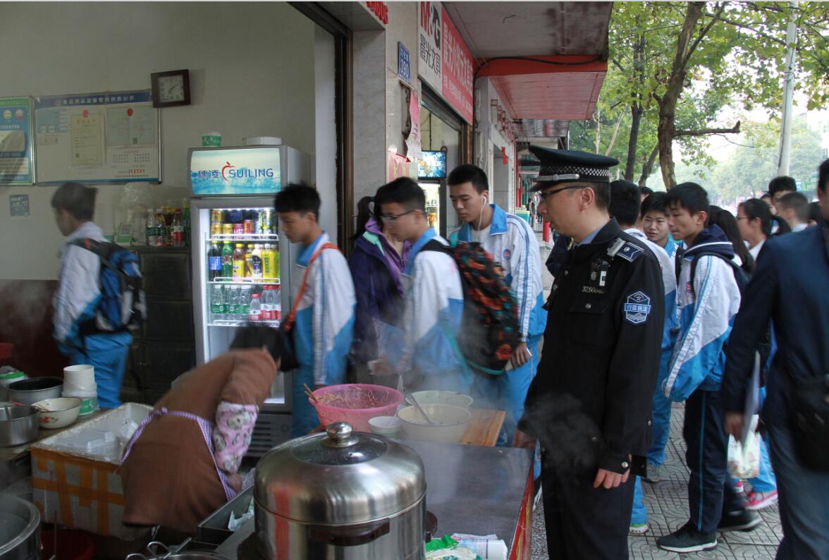 攸县城管执法大队全力保障株洲市“三好杯”田径运动会的顺利召开