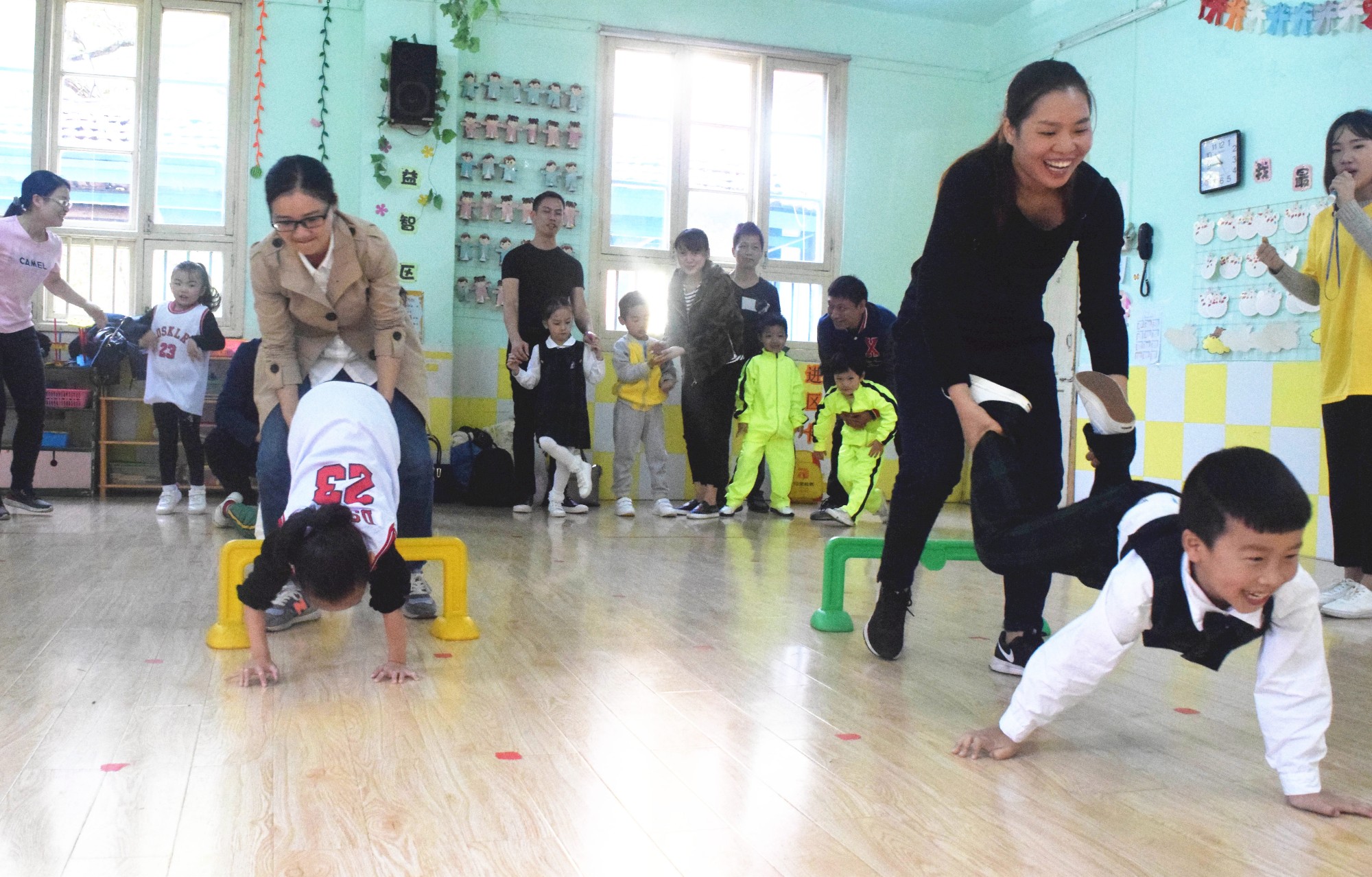 芦淞区举办首届幼儿趣味运动会,让游戏点亮 童年、运动助力成长