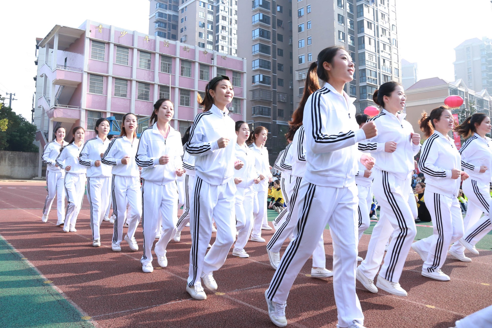 芦淞区举办首届幼儿趣味运动会,让游戏点亮 童年、运动助力成长