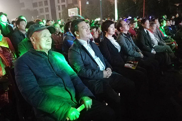 攸县：专题文艺晚会欢庆十九大　共创文明城