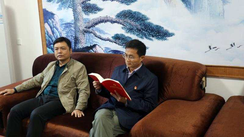皇图岭镇党委书记到动物防疫站调研指导