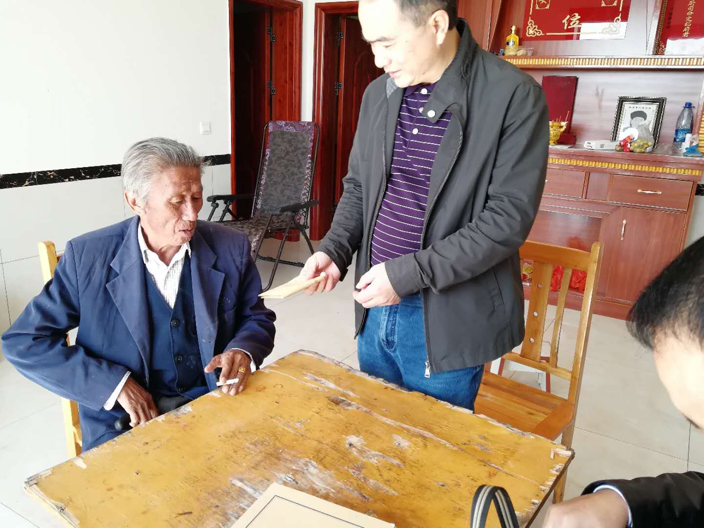 下乡送温暖，帮扶显真情