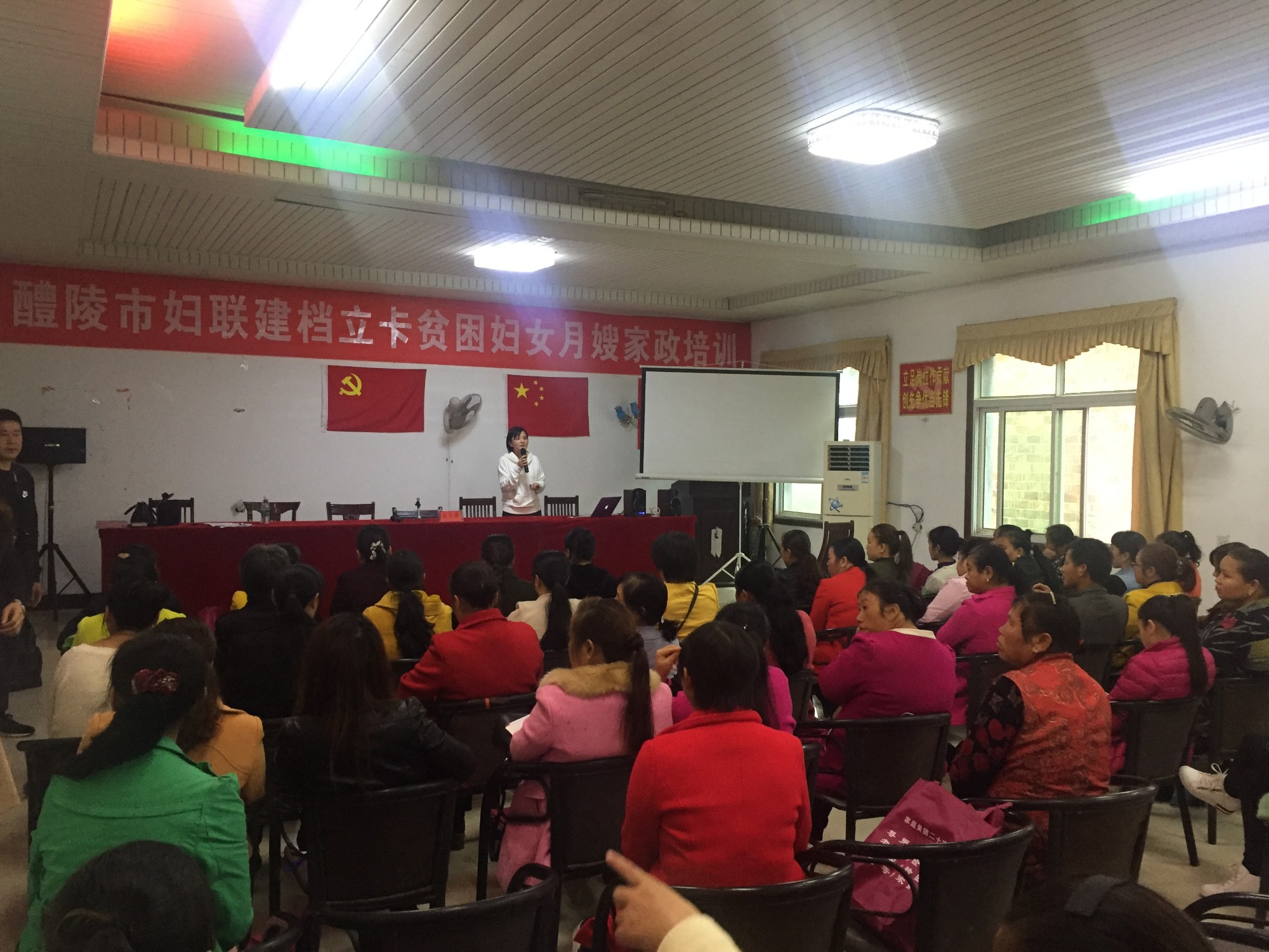 沩山镇：专家培训让贫困妇女自信绽放（图）