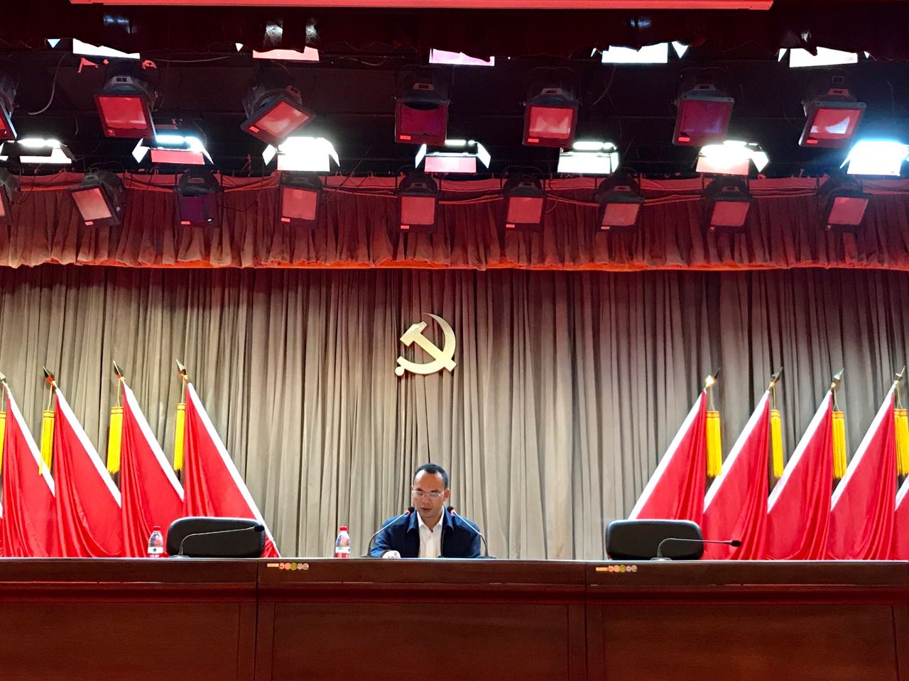 芦淞区教育系统召开学习贯彻党的十九大精神会议