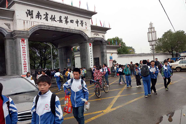 陈可勇率队督察客运车辆、校车安全工作