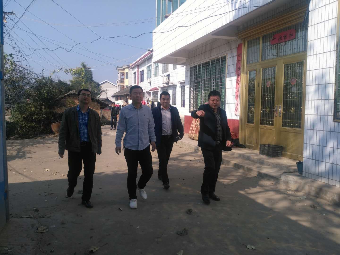 易屹东副县长一行到谭桥街道进行扶贫走访及指导重点项目推进工作