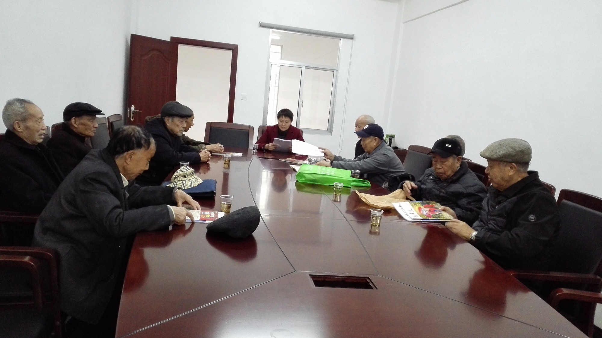 关于宣传组织离退休干部收听收看 《党的十九大精神解读》视频