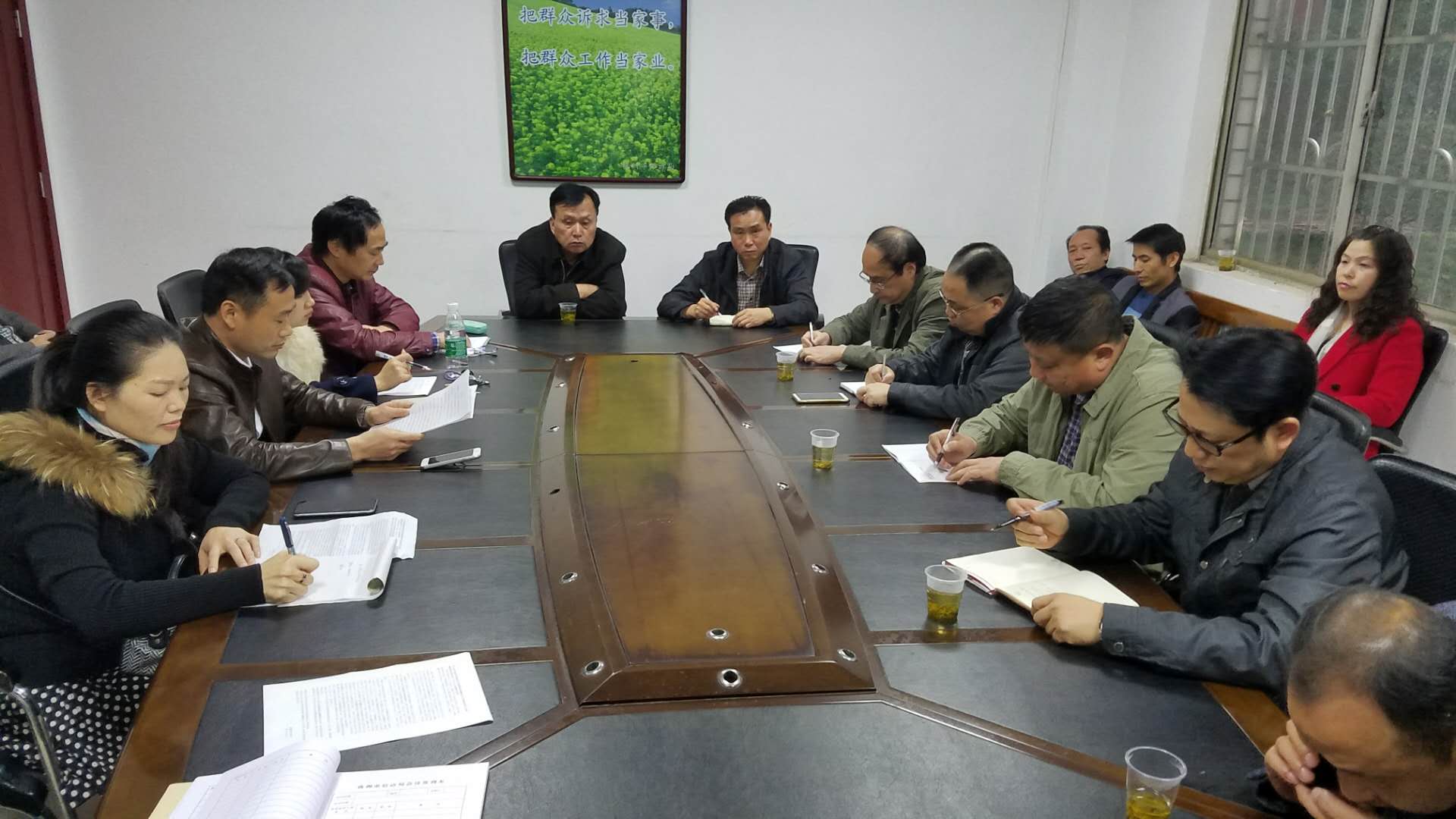 株洲市信访局"马上就办"及时解决问题小区业主送锦旗致谢