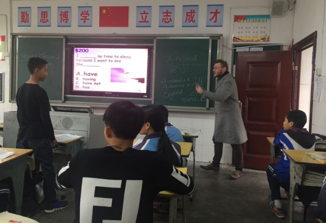“洋老师”来送课，“收割”一群小粉丝