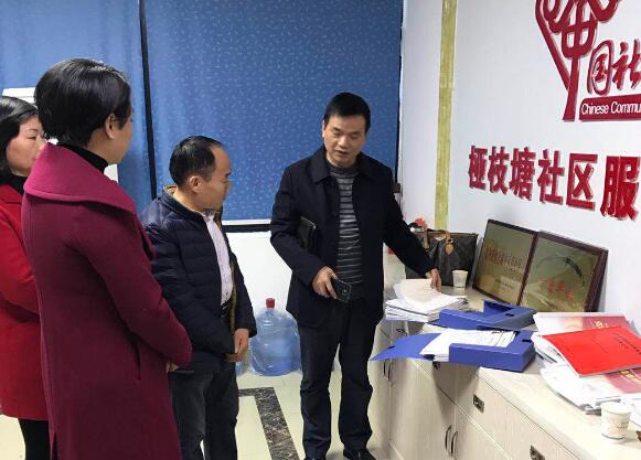 市医保处督查我区城镇居民医保参保续费工作