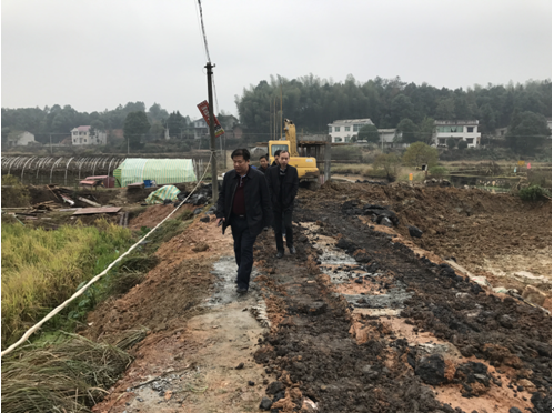 区委副书记、副总河长蒋峰巡河巡库