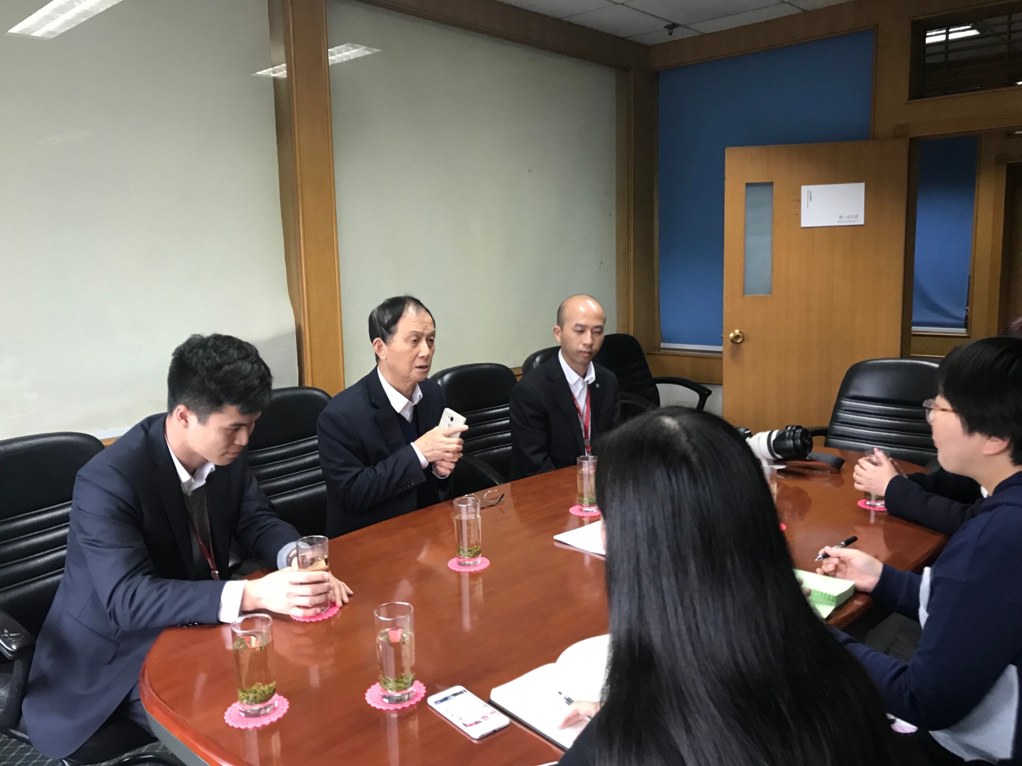 电视剧《最好的时代》剧组赴中车株洲所实地考察