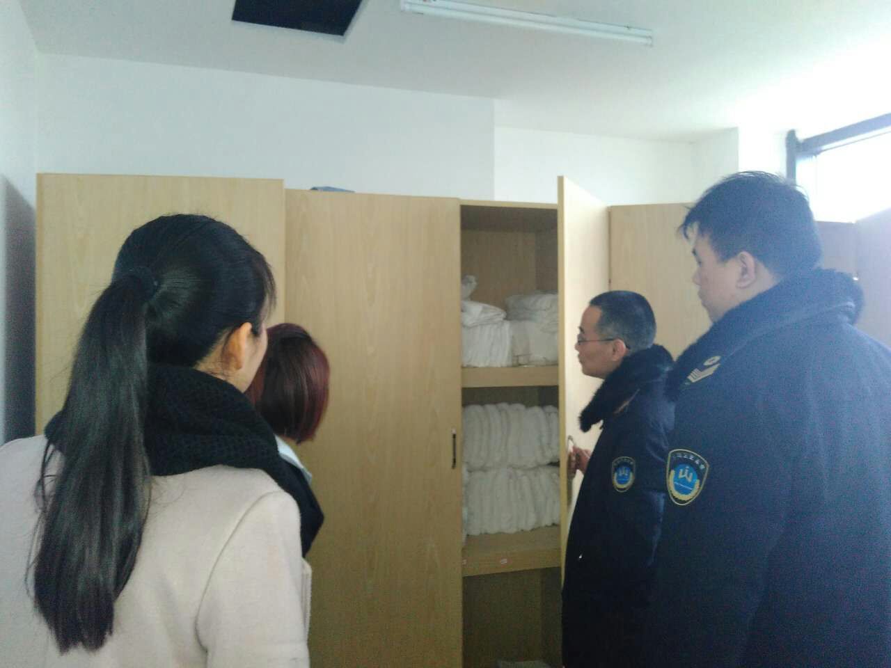 区卫生计生综合监督执法局督导检查公共场所示范店创建工作