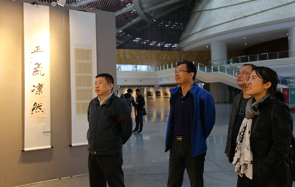 天元区工商联组织党员干部参观廉政书画展