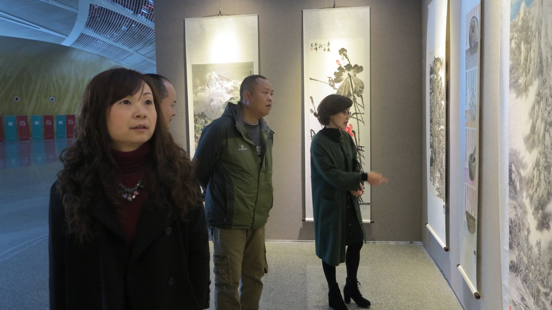天元区老干局组织机关党员 观看“清风株洲”廉洁文化创作活动书画作品展