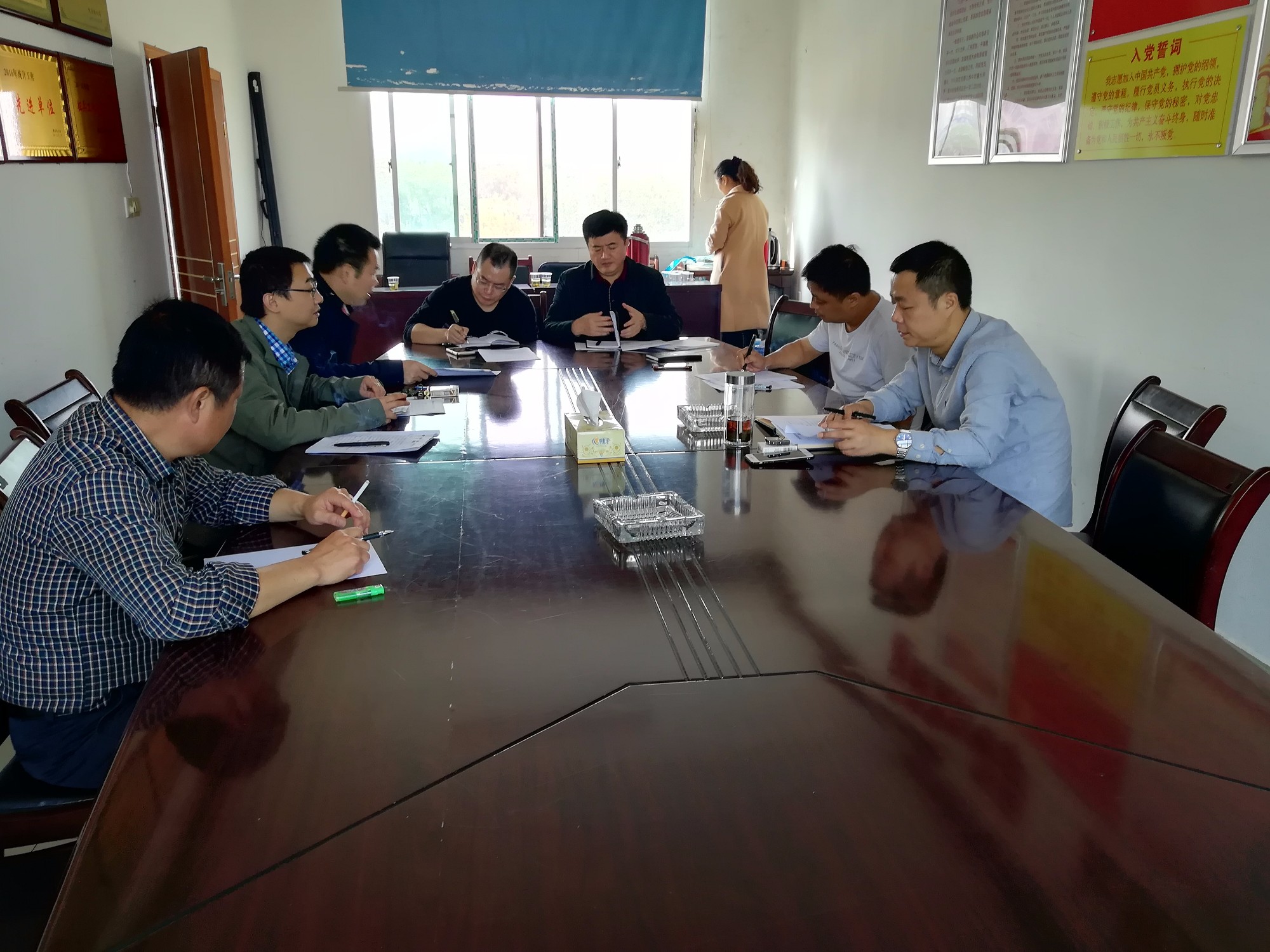 易屹东副县长一行到谭桥街道进行扶贫走访及指导重点项目推进工作