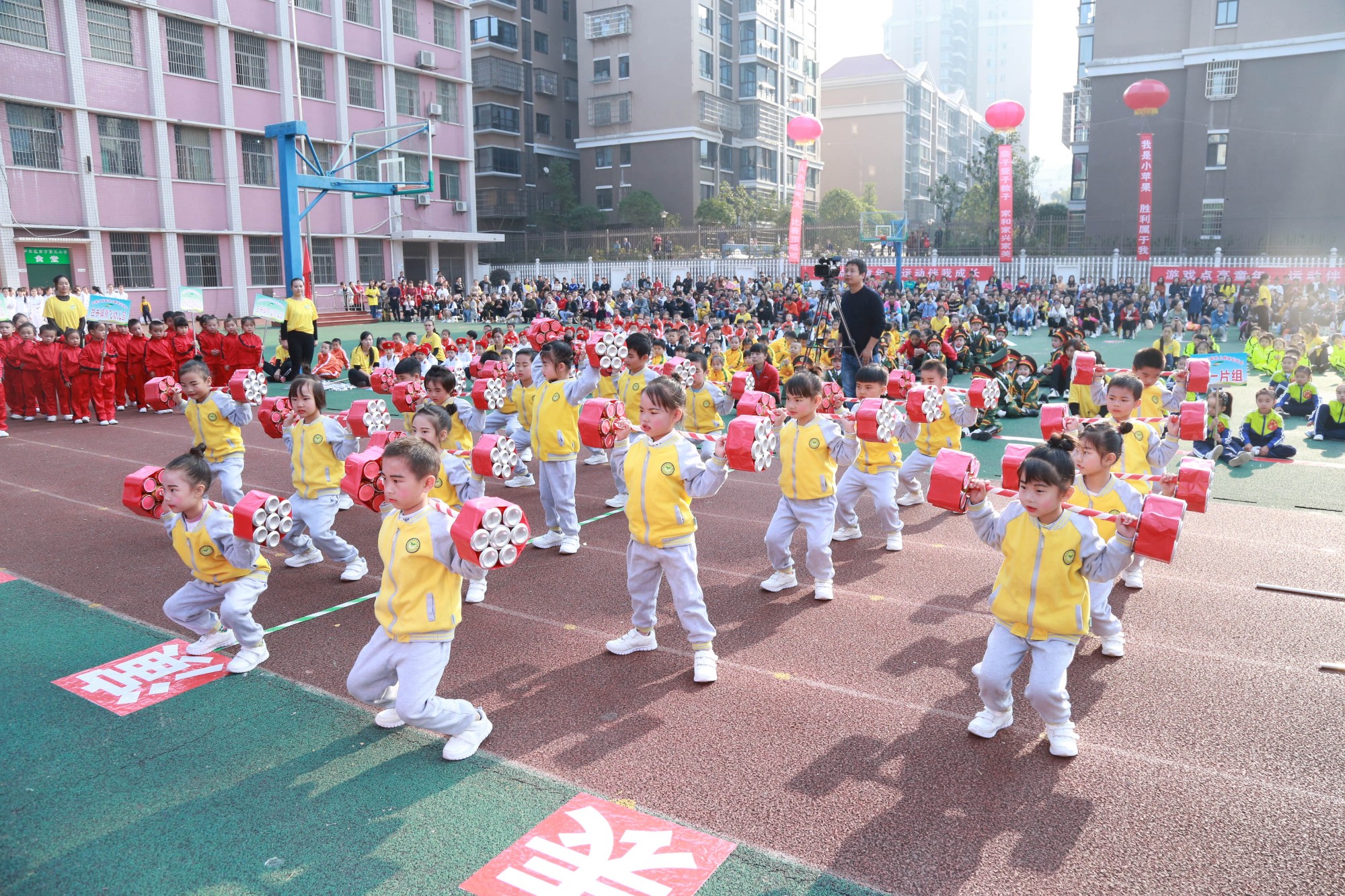 芦淞区举办首届幼儿趣味运动会,让游戏点亮 童年、运动助力成长