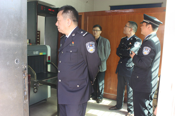 省法警总队政委曾亚杰一行来攸县法院指导工作