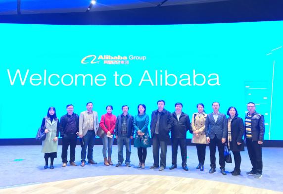 市国投集团入选市人大常委会副主任钟燕赴杭智慧城市考察组成行