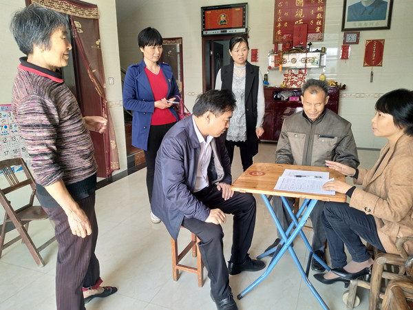 攸县林业局局长何勇带队走访网岭北坪贫困户