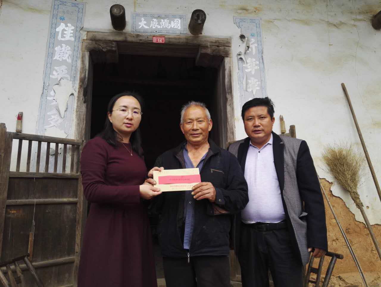 枫林镇：党员心连心 帮扶送温情（图）