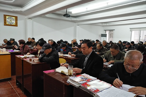 攸县老年大学学员集中学习贯彻十九大精神