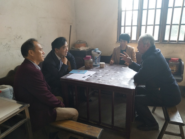 攸县林业局局长何勇带队走访网岭北坪贫困户