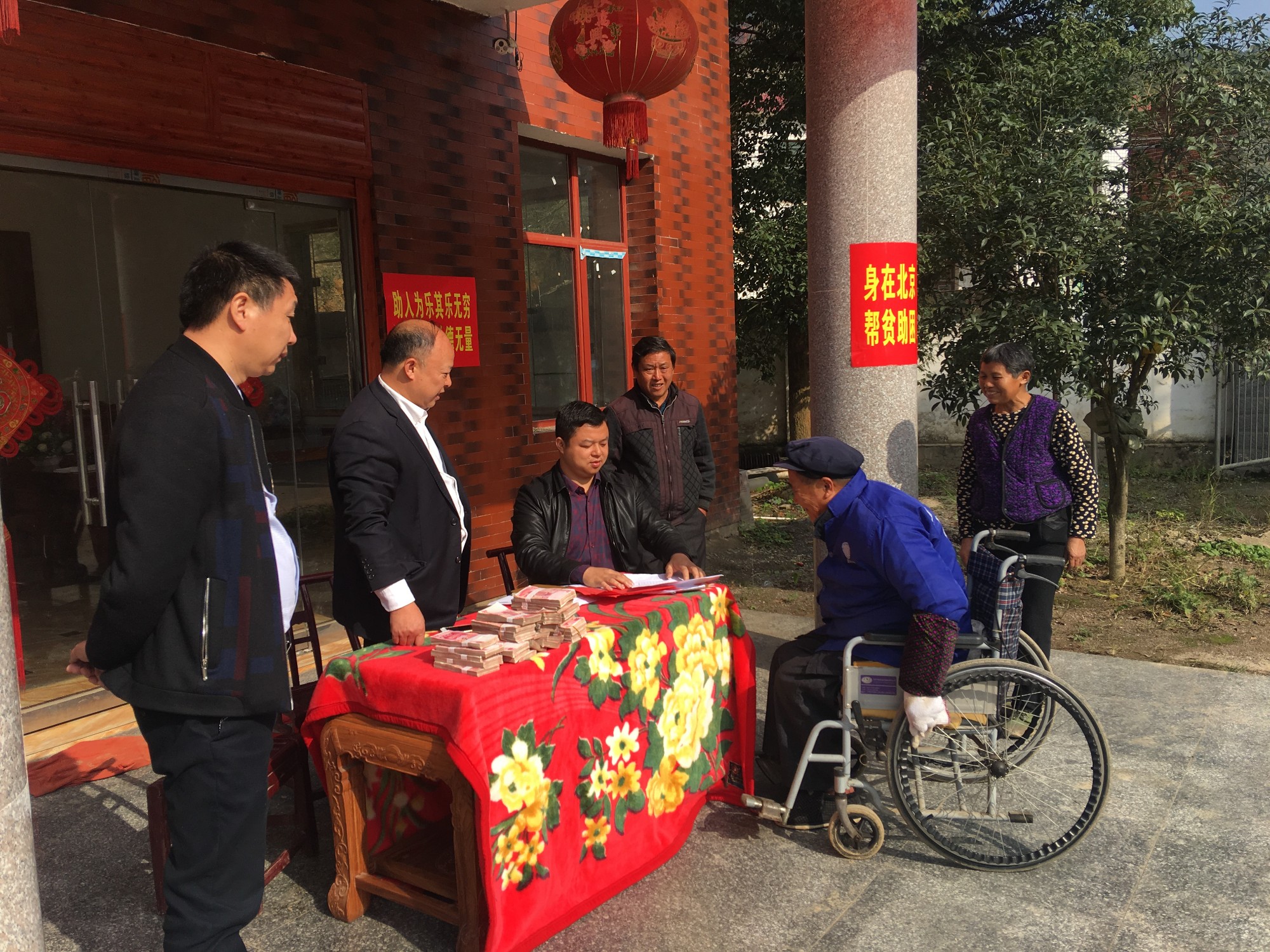 浦口镇:新华联董事局主席兼总裁傅军先生捐资百万助家乡建设(图)