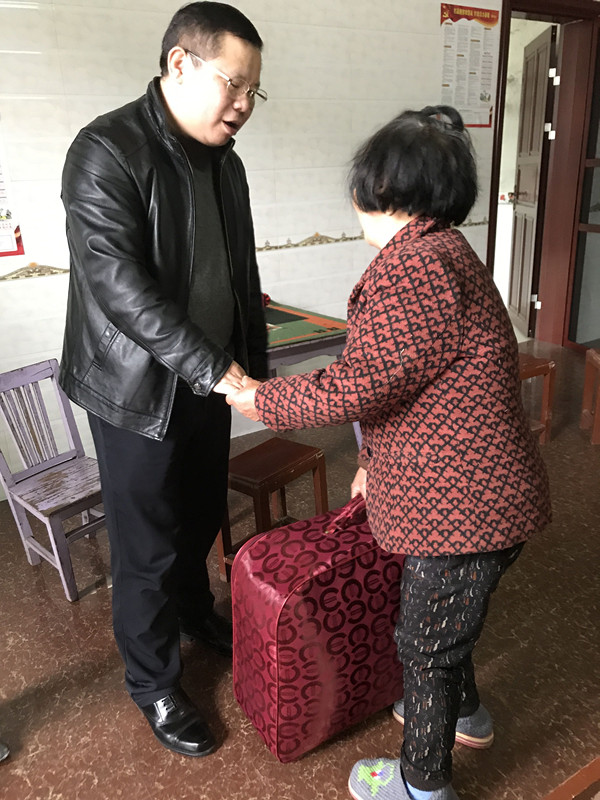 攸县法院开展下乡扶贫工作