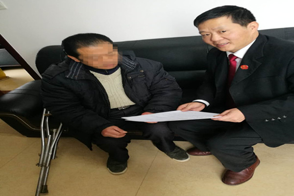 攸县法院：便民利民举措 上门为残疾人服务