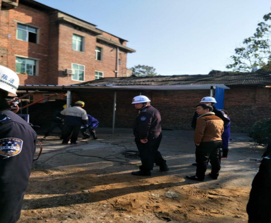 依法文明拆违，打击突击抢建
