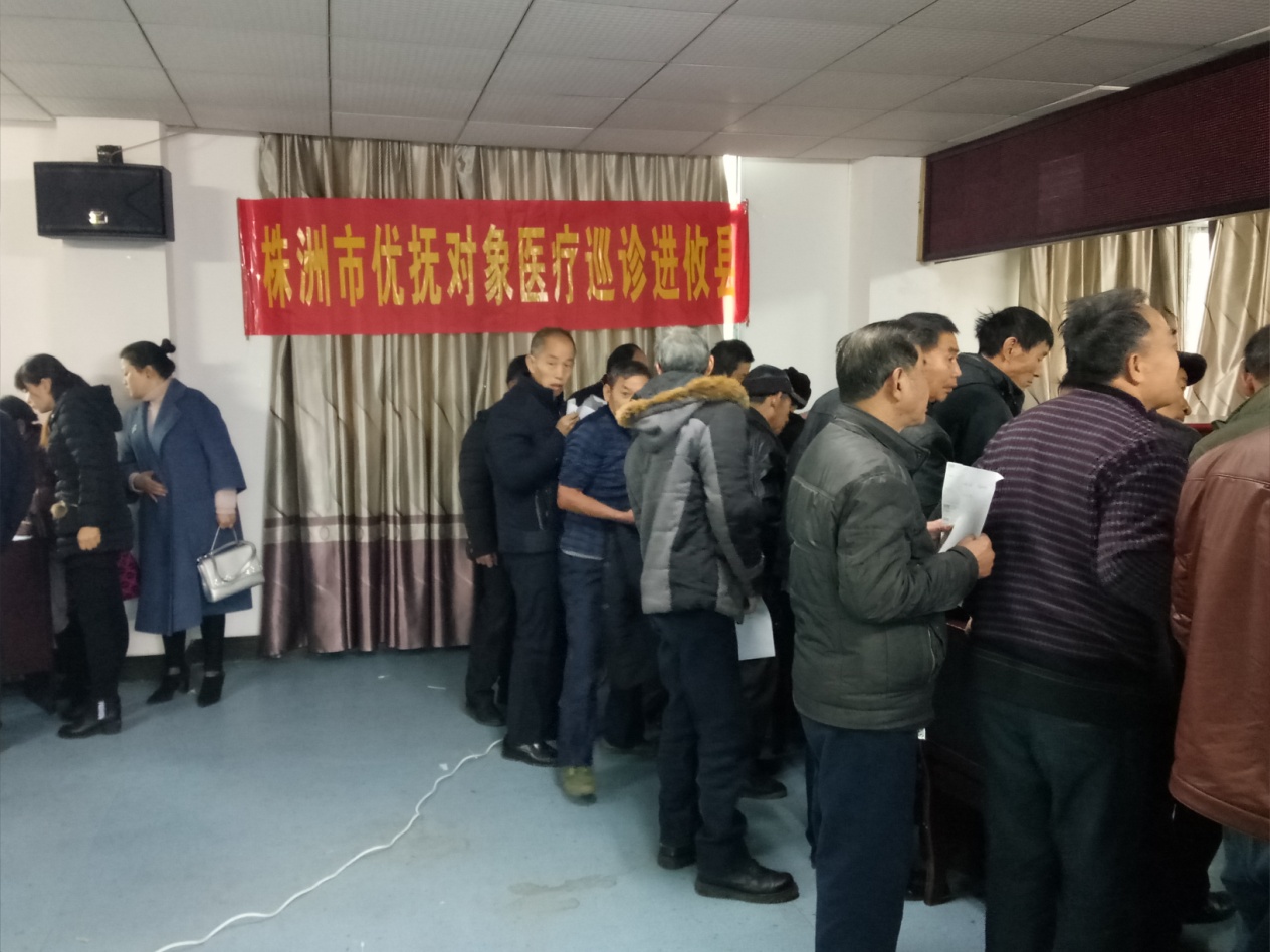 市二医院为100余名优抚对象义诊