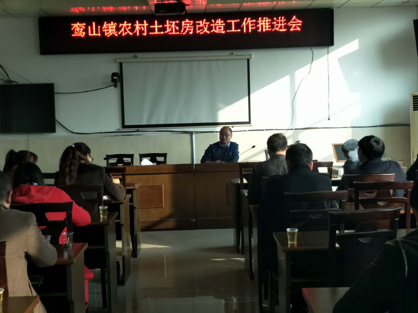 鸾山镇召开农村土坯房改造工作推进会