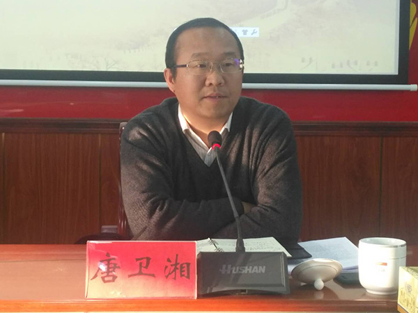 唐卫湘就县人大常委会和“一府两院”工作报告征求县人大代表意见