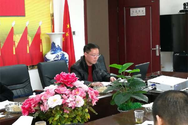 县委宣讲团在县发改局宣讲党的十九大精神